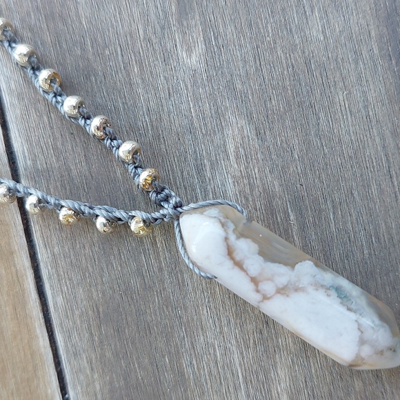 Agate Crystal Choker Necklace in Gray tones Handcrafted - Picture 2 of 7